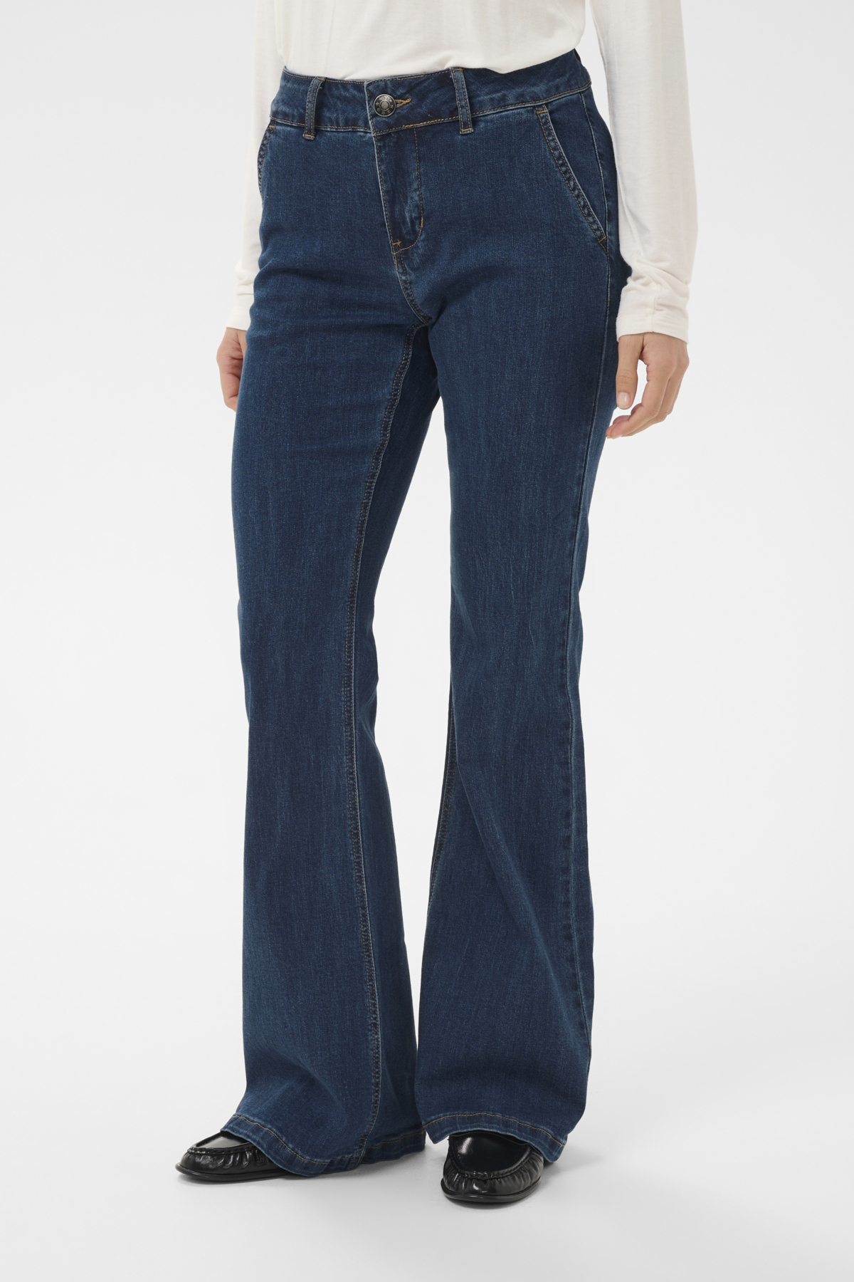 Culture ami alicient flare dark wash