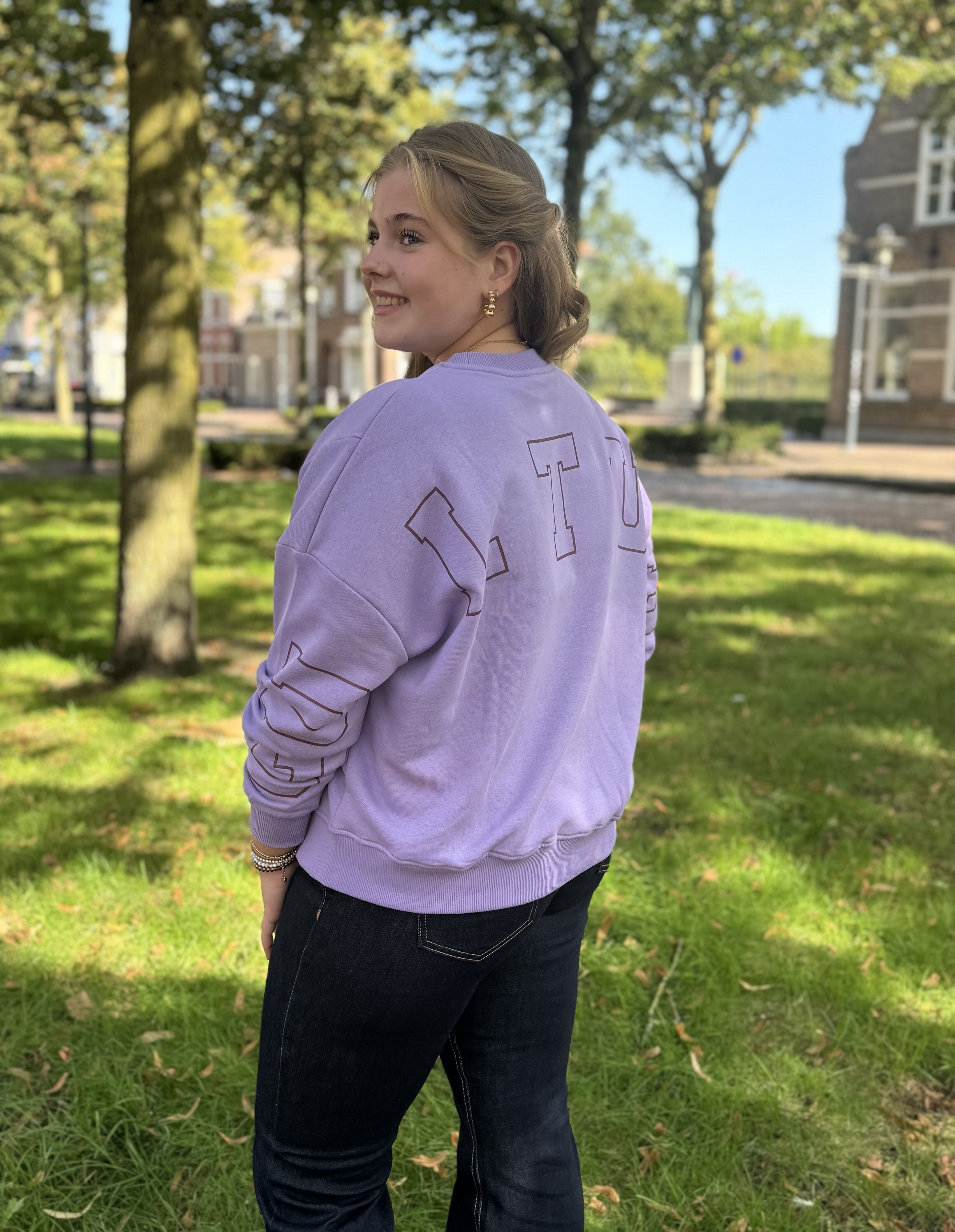 Culture Sweater Angela Charlie 
